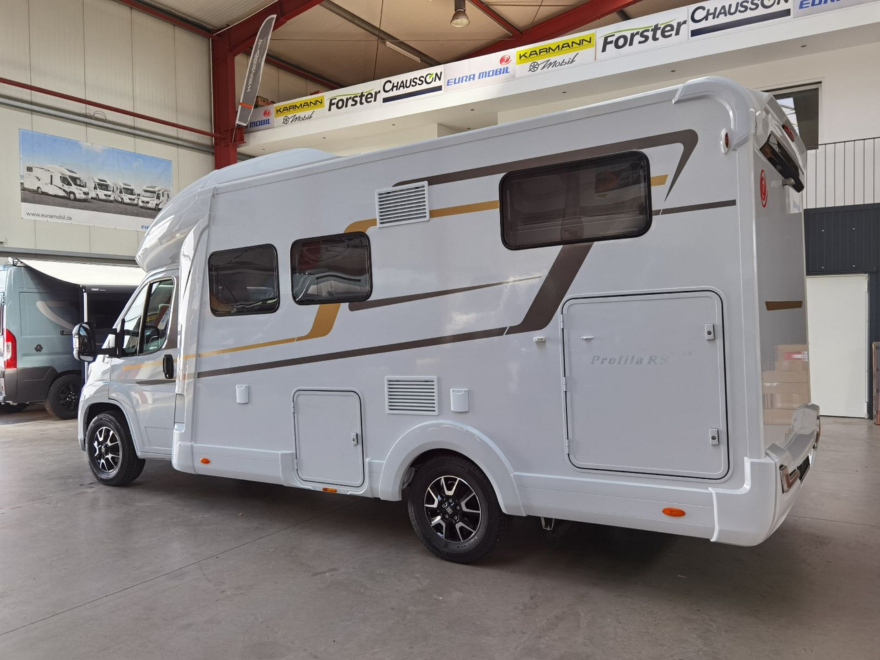 Eura Mobil PROFILA RS 695 EB /-2026-/ HUBBETT& EINZELBETTEN - Polointegrovaný obytný vůz: obrázek 5 Eura Mobil PROFILA RS 695 EB /-2026-/ HUBBETT& EINZELBETTEN - Polointegrovaný obytný vůz: obrázek 5