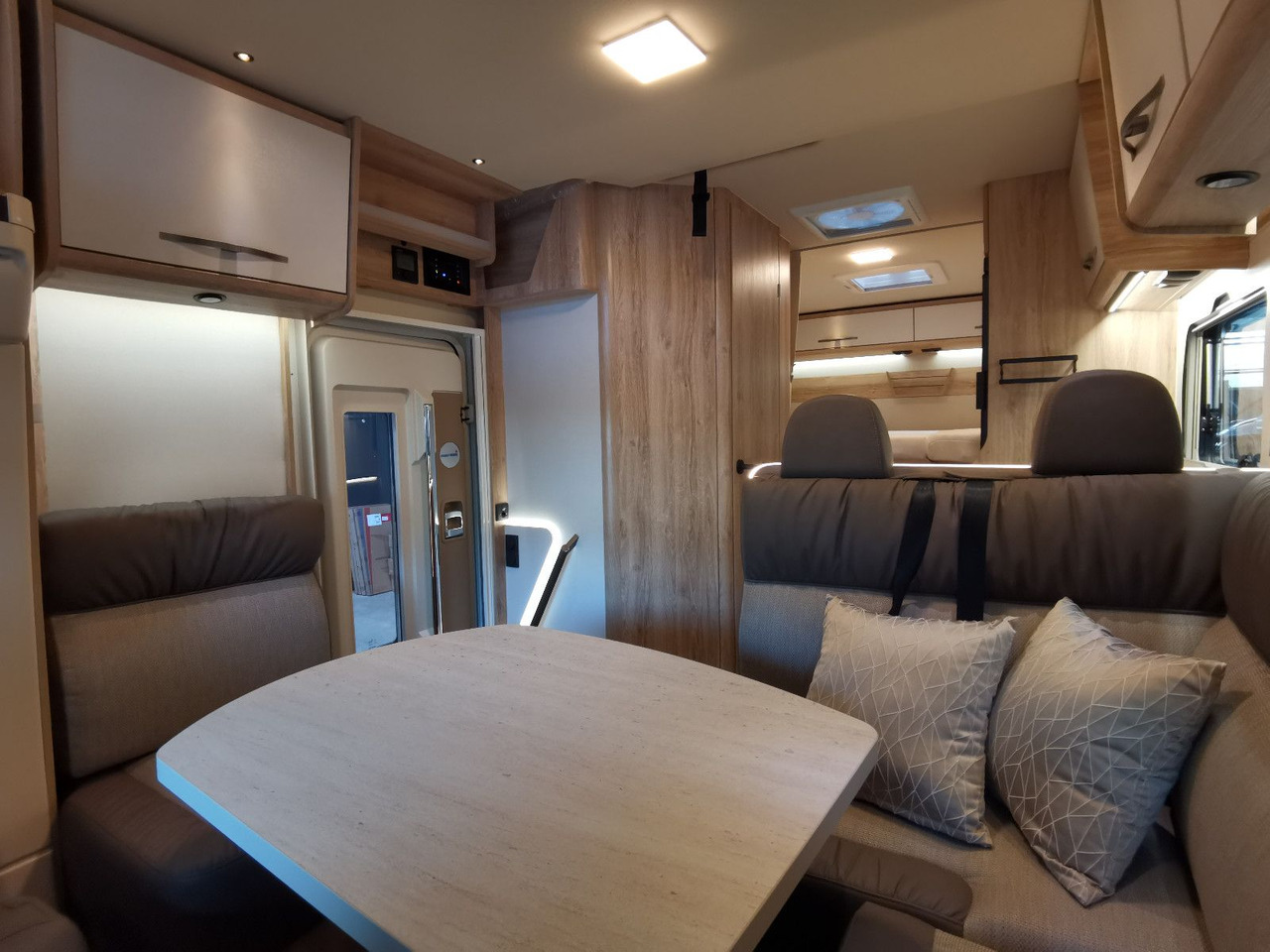 Polointegrovaný obytný vůz Eura Mobil PROFILA RS 695 EB /-2026-/ HUBBETT& EINZELBETTEN: obrázek 15 Polointegrovaný obytný vůz Eura Mobil PROFILA RS 695 EB /-2026-/ HUBBETT& EINZELBETTEN: obrázek 15