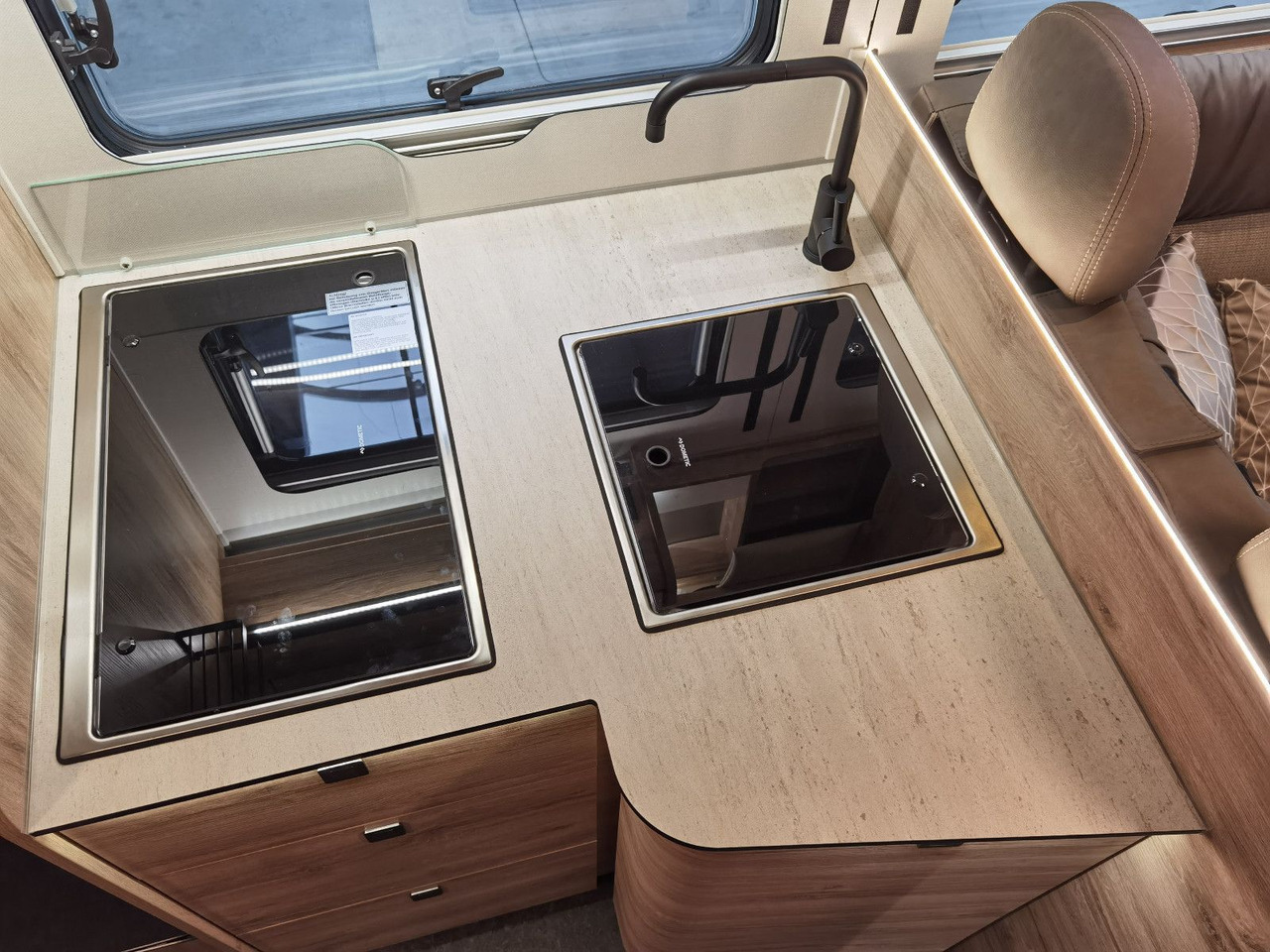 Polointegrovaný obytný vůz Eura Mobil PROFILA RS 695 EB /-2026-/ HUBBETT& EINZELBETTEN: obrázek 17 Polointegrovaný obytný vůz Eura Mobil PROFILA RS 695 EB /-2026-/ HUBBETT& EINZELBETTEN: obrázek 17