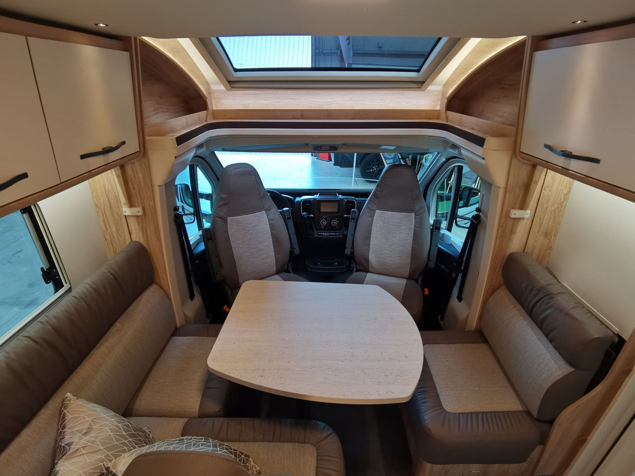 Polointegrovaný obytný vůz Eura Mobil PROFILA RS 695 EB /-2026-/ HUBBETT& EINZELBETTEN: obrázek 14 Polointegrovaný obytný vůz Eura Mobil PROFILA RS 695 EB /-2026-/ HUBBETT& EINZELBETTEN: obrázek 14