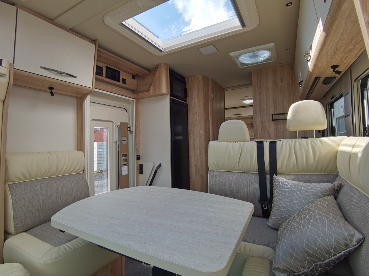 Polointegrovaný obytný vůz Eura Mobil PROFILA T 720 EB /-2026-/ EINZELBETTEN & RAUMBAD: obrázek 15