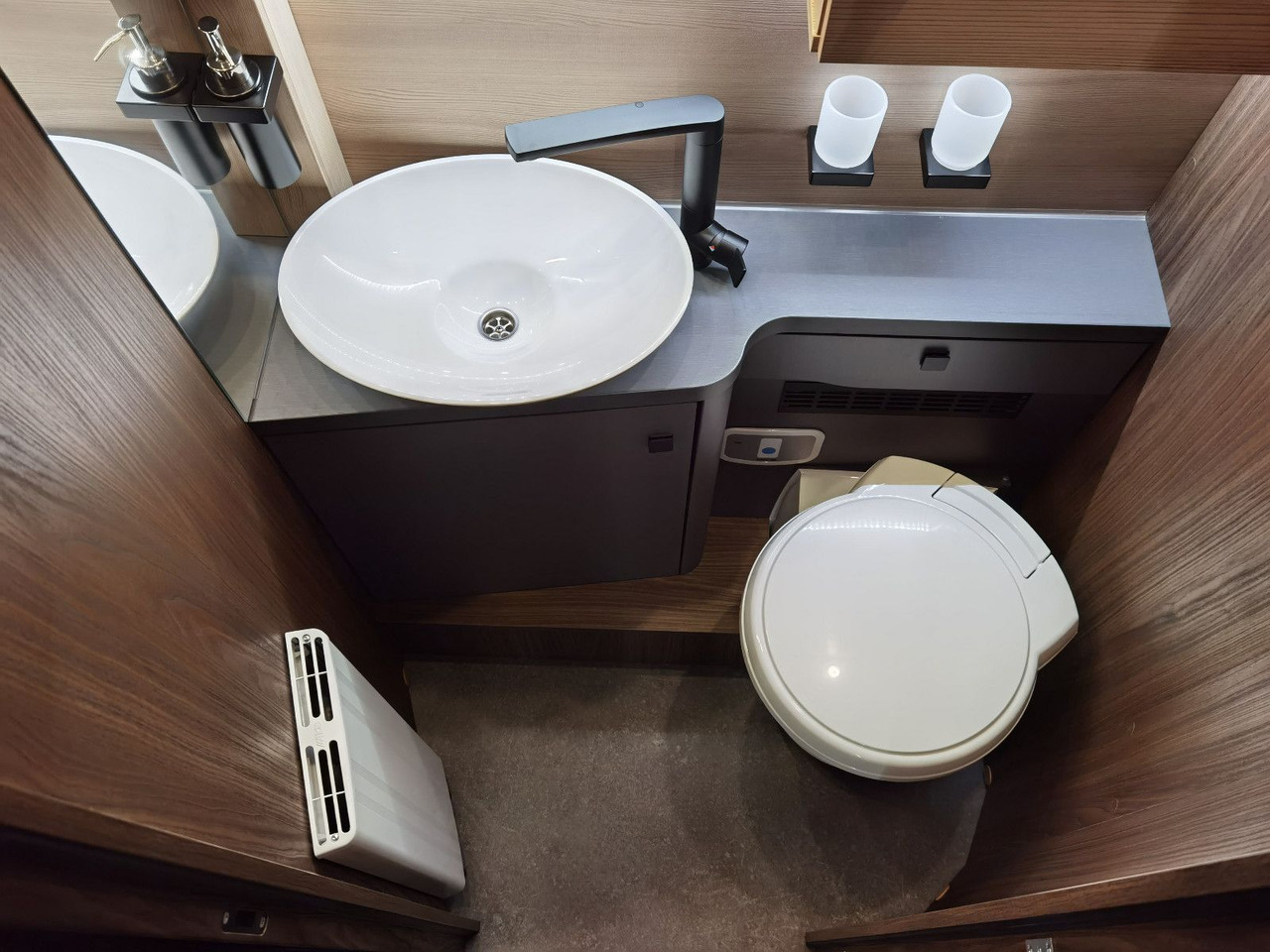 Eura Mobil PROFILA T 726 EF /-2025-/ MONDIAL PLUS & S-PAKET leasing Eura Mobil PROFILA T 726 EF /-2025-/ MONDIAL PLUS & S-PAKET: obrázek 23