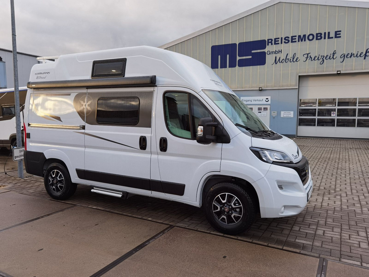 Karmann DEXTER 550 / 140PS / CONCEPT - PAKET & HUBBETT - Obytná dodávka: obrázek 4 Karmann DEXTER 550 / 140PS / CONCEPT - PAKET & HUBBETT - Obytná dodávka: obrázek 4