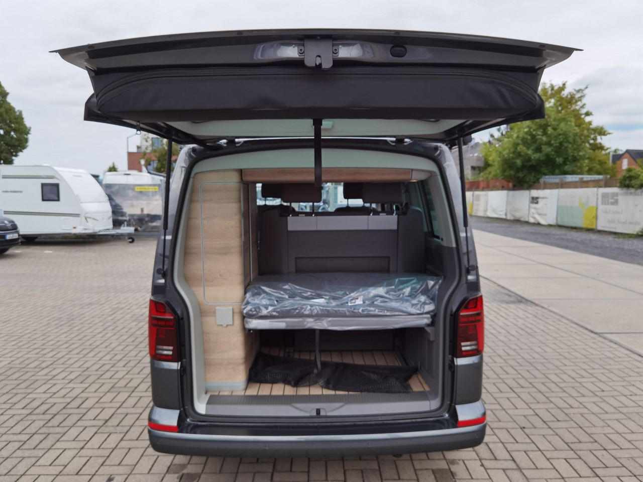 Mikrobus Volkswagen T6.1 CALIFORNIA OCEAN EDITION / DSG / ACC / NAVI: obrázek 18