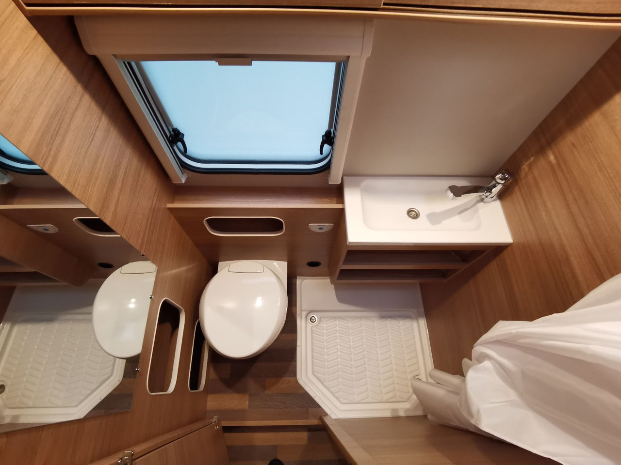 Alkovna Weinsberg CARAHOME 650 DG / - MODELL 2025 - / 140 PS: obrázek 22