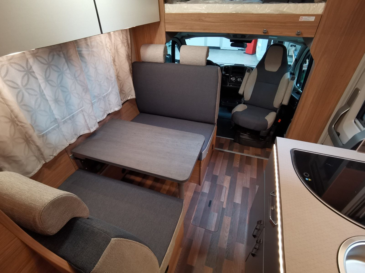 Alkovna Weinsberg CARAHOME 650 DG / - MODELL 2025 - / 140 PS: obrázek 15