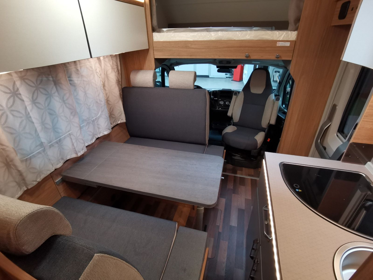 Alkovna Weinsberg CARAHOME 650 DG / - MODELL 2025 - / 140 PS: obrázek 14