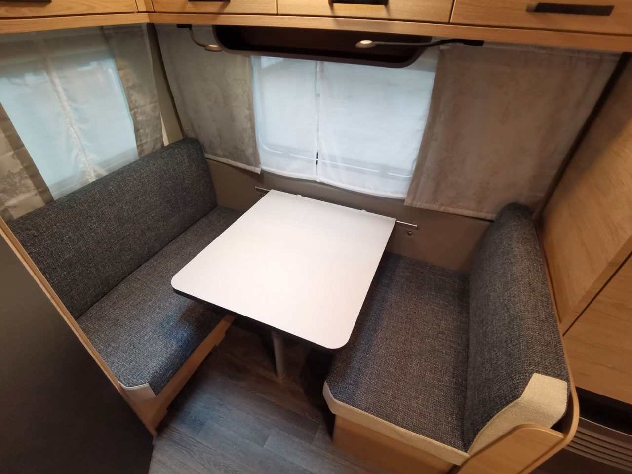 Karavan Weinsberg CARAONE 390 QD  / -2026 -/ ALLE PAKETE: obrázek 13