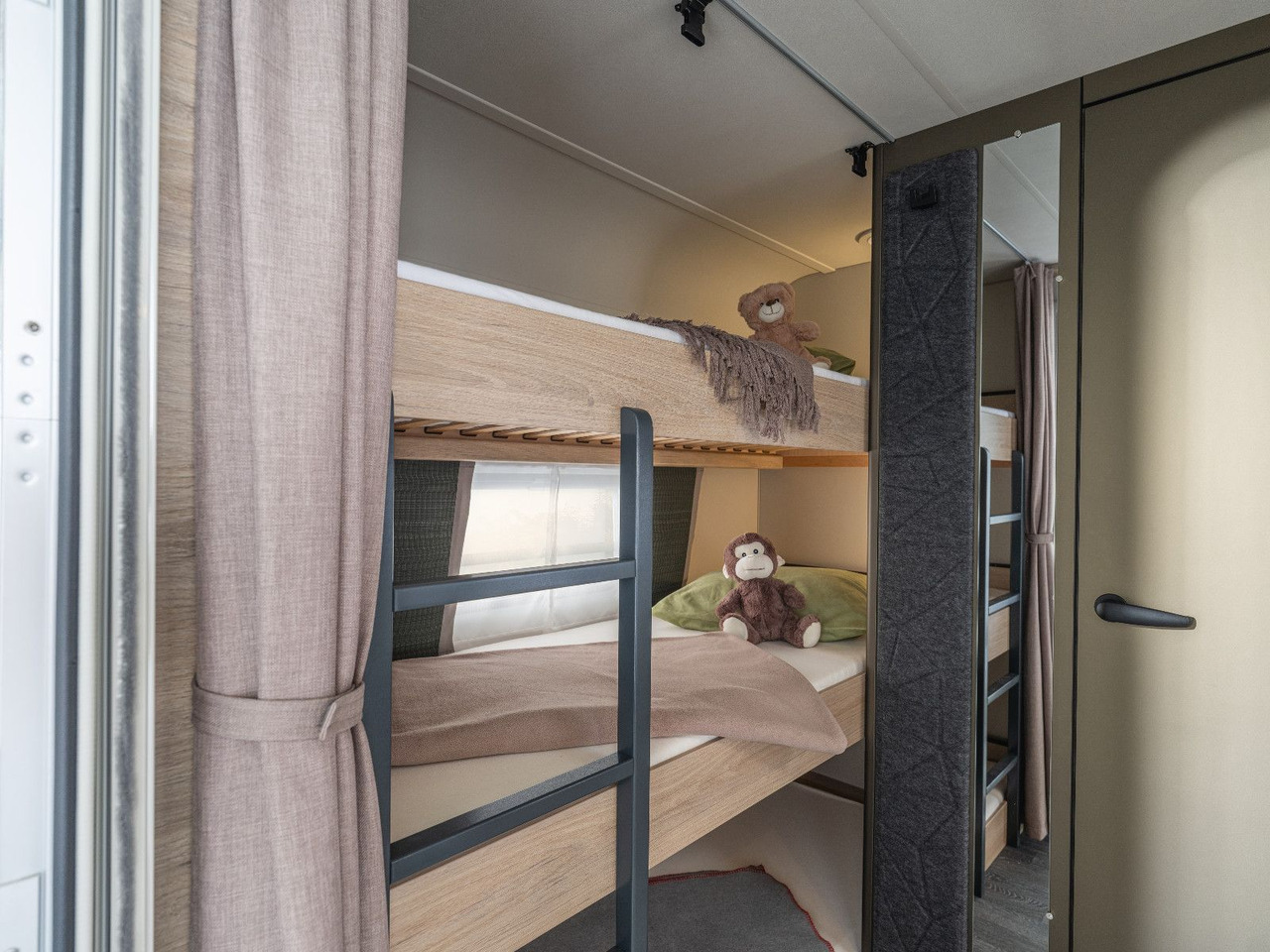 Weinsberg CARAONE 480 QDK / MODELL 2026 / ETAGENBETTEN - Karavan: obrázek 5 Weinsberg CARAONE 480 QDK / MODELL 2026 / ETAGENBETTEN - Karavan: obrázek 5