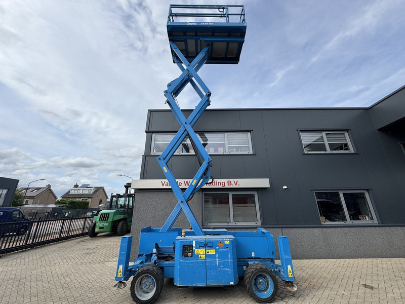 Nůžková plošina Genie GS 2669 RT  Hoogwerker / Arbeitsbuhne 10mtr werkhoogte 4x4 kubota DIESEL 2013: obrázek 6