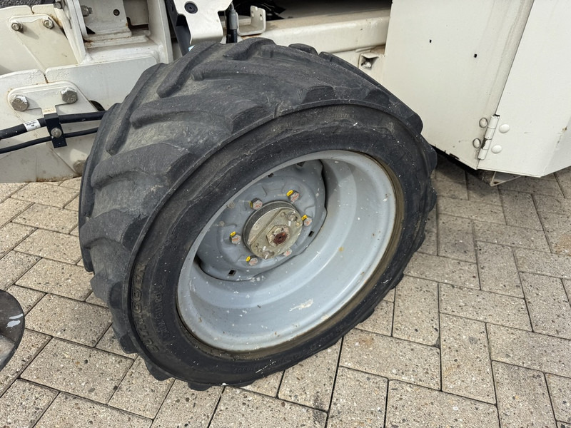 Nůžková plošina Genie GS 3369 RT  Hoogwerker / Arbeitsbuhne 12mtr werkhoogte 4x4 Kubota DIESEL 2013: obrázek 8