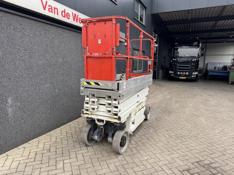 JLG 2030ES Schaarhoogwerker / Scissor lift 8Meter Werkhoogte Elektrisch - Nůžková plošina: obrázek 5 JLG 2030ES Schaarhoogwerker / Scissor lift 8Meter Werkhoogte Elektrisch - Nůžková plošina: obrázek 5