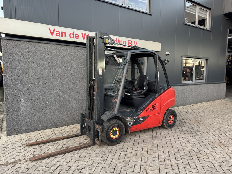 Linde H25D-02 Triplo 550 Freelift / Sideshift / 4e functie VW Diesel 2014 - Dieselový vysokozdvižný vozík: obrázek 2 Linde H25D-02 Triplo 550 Freelift / Sideshift / 4e functie VW Diesel 2014 - Dieselový vysokozdvižný vozík: obrázek 2