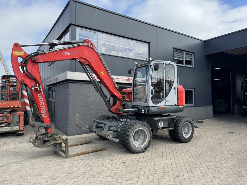 Neuson 9503 WD Mobiele Kraan 2009 Palletvork, Stenenklem, 2x Bak 8860hours Deutz Diesel - Autojeřáb: obrázek 3 Neuson 9503 WD Mobiele Kraan 2009 Palletvork, Stenenklem, 2x Bak 8860hours Deutz Diesel - Autojeřáb: obrázek 3