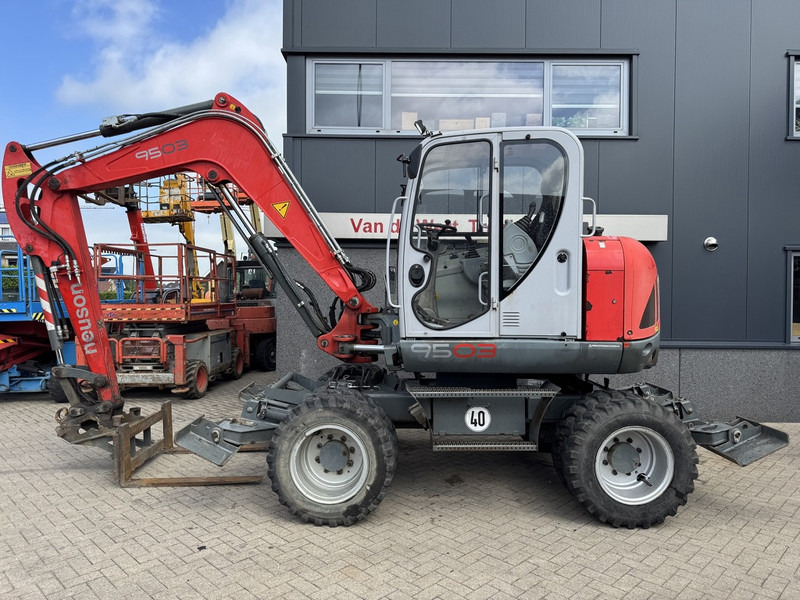 Neuson 9503 WD Mobiele Kraan 2009 Palletvork, Stenenklem, 2x Bak 8860hours Deutz Diesel - Autojeřáb: obrázek 1 Neuson 9503 WD Mobiele Kraan 2009 Palletvork, Stenenklem, 2x Bak 8860hours Deutz Diesel - Autojeřáb: obrázek 1