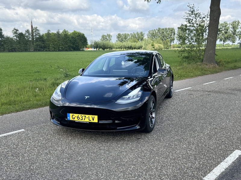 Tesla Model 3 - Sedan: obrázek 3 Tesla Model 3 - Sedan: obrázek 3
