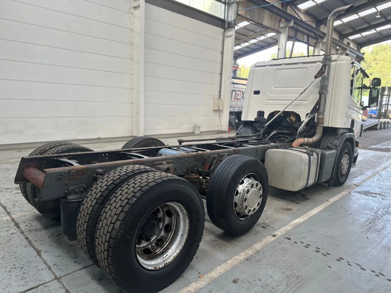 Scania P230 6X2 / Essieu relevable directionnel / Stuurbare liftas / Steerable lift axle / RETARDER / 481205 - Podvozek s kabinou: obrázek 4 Scania P230 6X2 / Essieu relevable directionnel / Stuurbare liftas / Steerable lift axle / RETARDER / 481205 - Podvozek s kabinou: obrázek 4