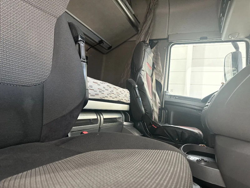 Tahač DAF XF 106.460 SPACECAB: obrázek 6