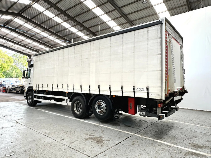 Volvo FM 330 / Essieu relevable et directionnel / Steerable lift axle / Lift as en stuuras - Plachtový nákladní auto: obrázek 3 Volvo FM 330 / Essieu relevable et directionnel / Steerable lift axle / Lift as en stuuras - Plachtový nákladní auto: obrázek 3