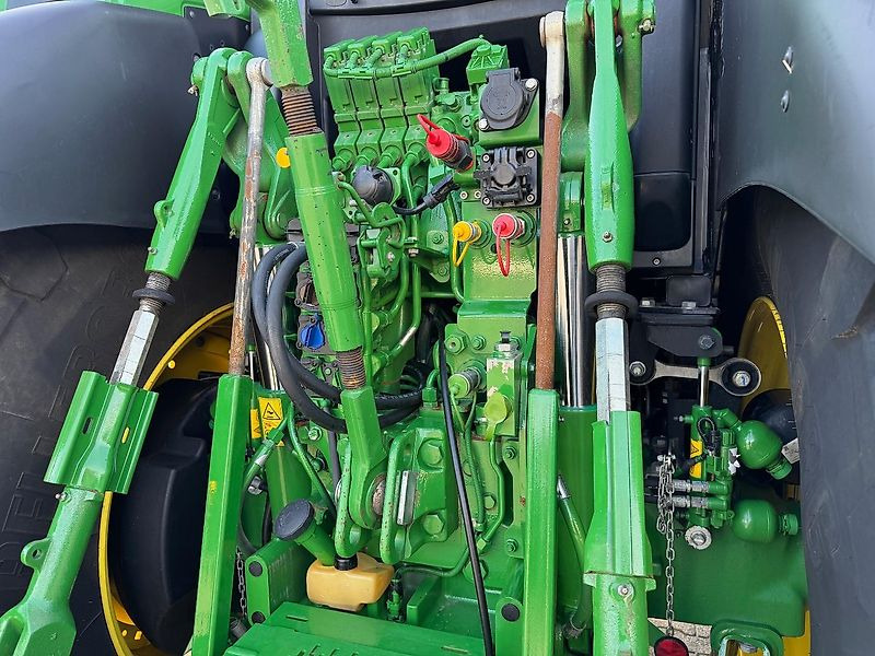 John Deere 6R195 AP 50KM COMMAND-PRO 2023!! - Traktor: obrázek 4 John Deere 6R195 AP 50KM COMMAND-PRO 2023!! - Traktor: obrázek 4