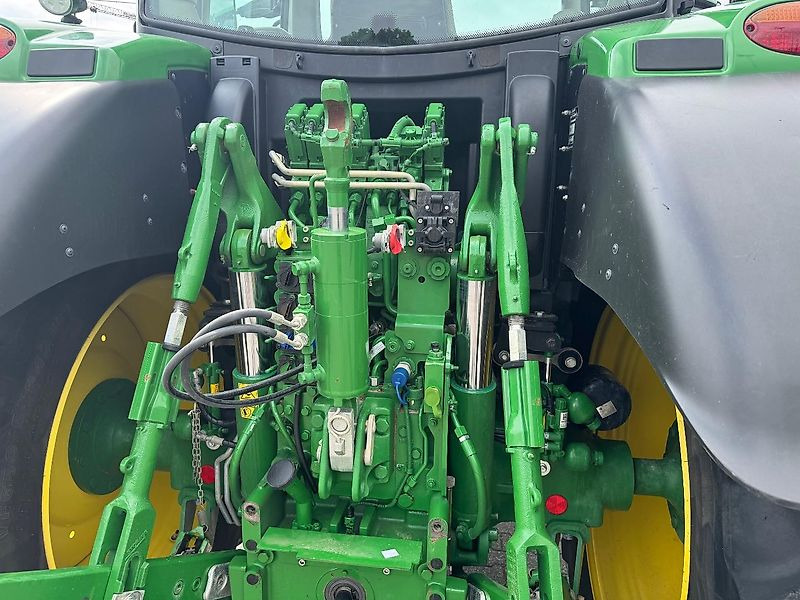John Deere 6R215 AP 50KM COMMAND-PRO 2023 2690 UUR!!! - Traktor: obrázek 4 John Deere 6R215 AP 50KM COMMAND-PRO 2023 2690 UUR!!! - Traktor: obrázek 4