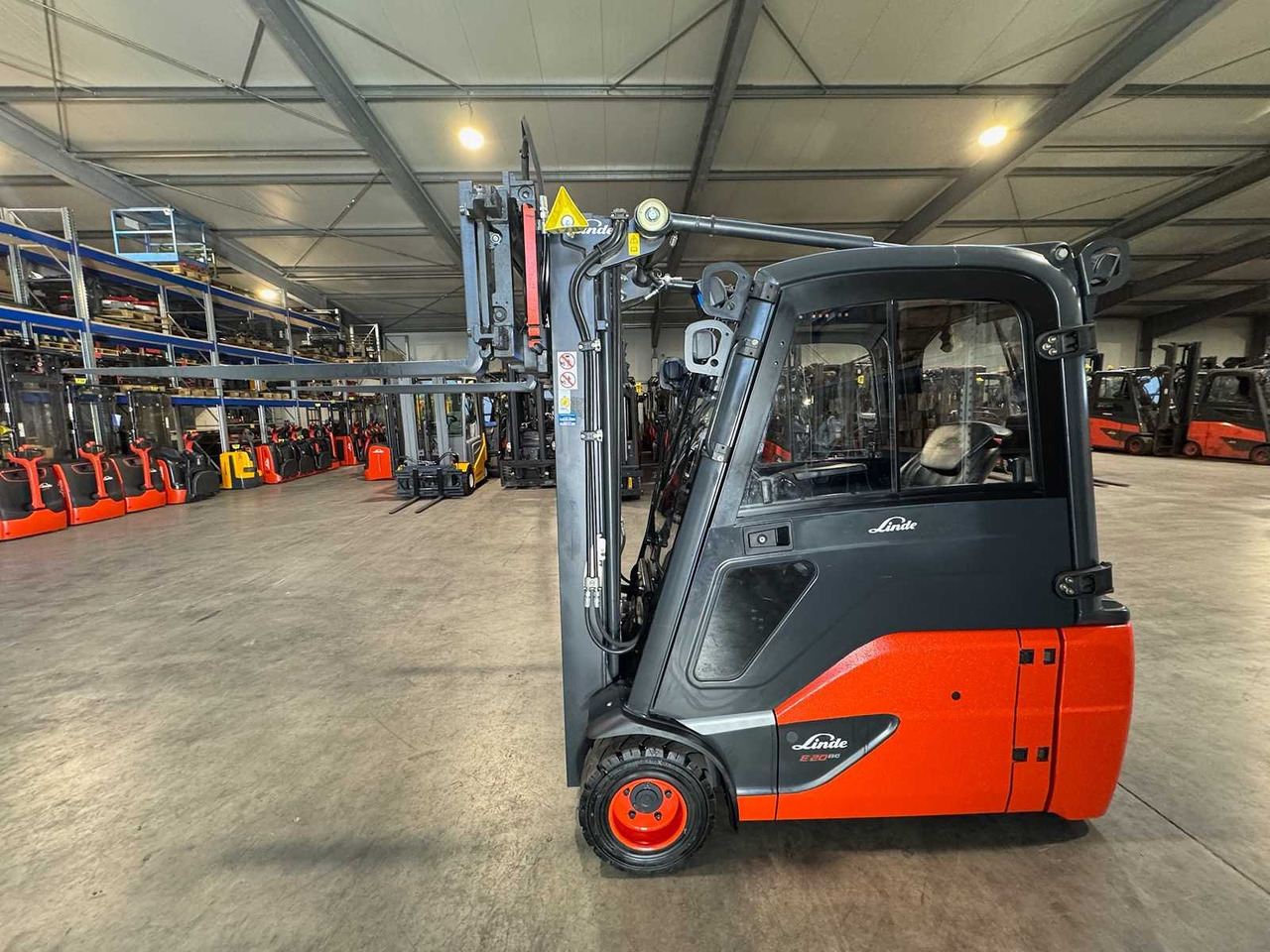 02/2018 SERVICE+UVV 10/2026 LINDE E20L TRIPLEX 3RD+4TH VALVE FORK ADJUSTER ELECTRIC FORKLIFT 7,282 HOURS - Vysokozdvižný vozík: obrázek 3 02/2018 SERVICE+UVV 10/2026 LINDE E20L TRIPLEX 3RD+4TH VALVE FORK ADJUSTER ELECTRIC FORKLIFT 7,282 HOURS - Vysokozdvižný vozík: obrázek 3