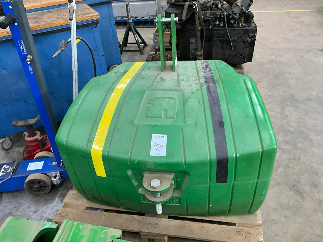 1100 Kg - Traktor: obrázek 2 1100 Kg - Traktor: obrázek 2