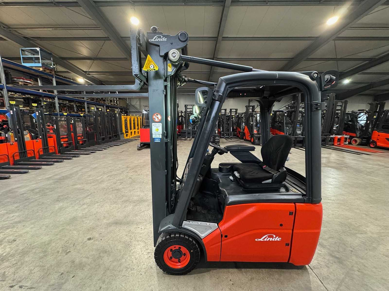 12/2015 SERVICE + UVV 12/2026 LINDE E16C TRIPLEX 522CM ELECTRIC FORKLIFT 7,420 HOURS - Vysokozdvižný vozík: obrázek 1 12/2015 SERVICE + UVV 12/2026 LINDE E16C TRIPLEX 522CM ELECTRIC FORKLIFT 7,420 HOURS - Vysokozdvižný vozík: obrázek 1