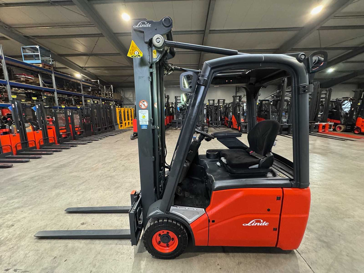 12/2015 SERVICE + UVV 12/2026 LINDE E16C TRIPLEX 522CM ELECTRIC FORKLIFT 7,420 HOURS - Vysokozdvižný vozík: obrázek 2 12/2015 SERVICE + UVV 12/2026 LINDE E16C TRIPLEX 522CM ELECTRIC FORKLIFT 7,420 HOURS - Vysokozdvižný vozík: obrázek 2