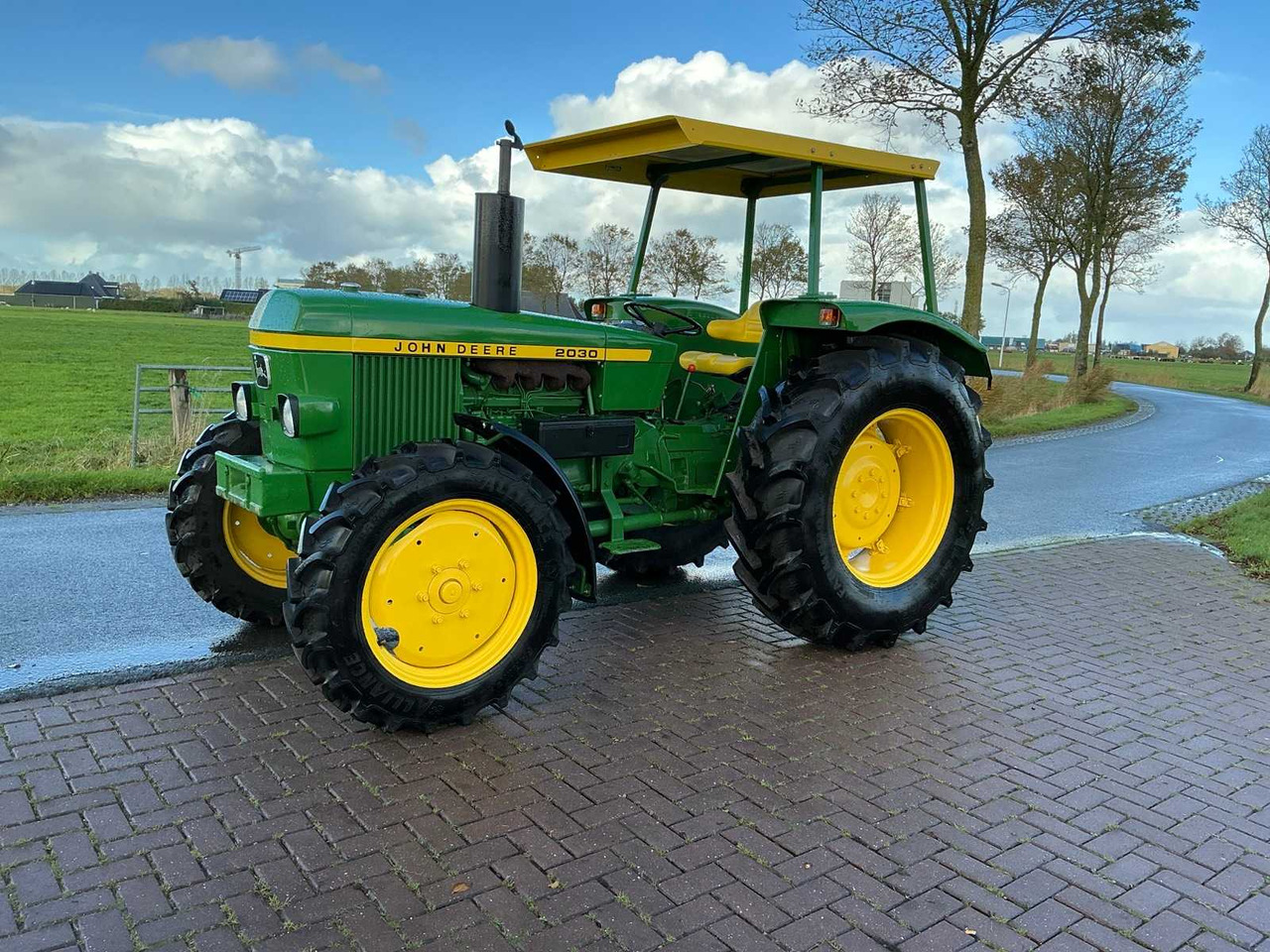1977 JOHN DEERE 2030S ALL-WHEEL DRIVE FARM TRACTOR - Traktor: obrázek 1 1977 JOHN DEERE 2030S ALL-WHEEL DRIVE FARM TRACTOR - Traktor: obrázek 1