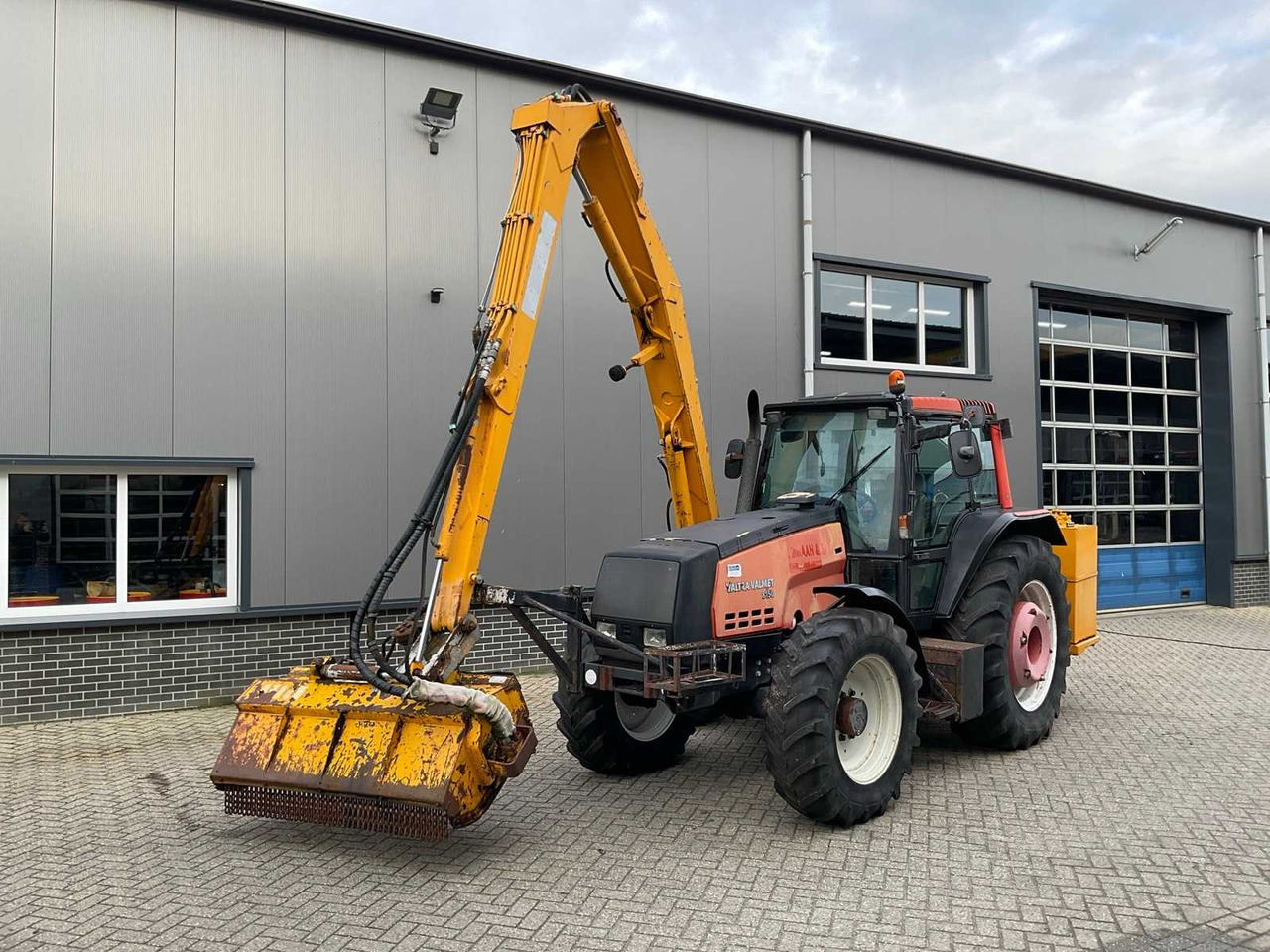 1999 VALTRA VALMET 8150 HITECH ALL-WHEEL DRIVE FARM TRACTOR - Traktor: obrázek 2 1999 VALTRA VALMET 8150 HITECH ALL-WHEEL DRIVE FARM TRACTOR - Traktor: obrázek 2