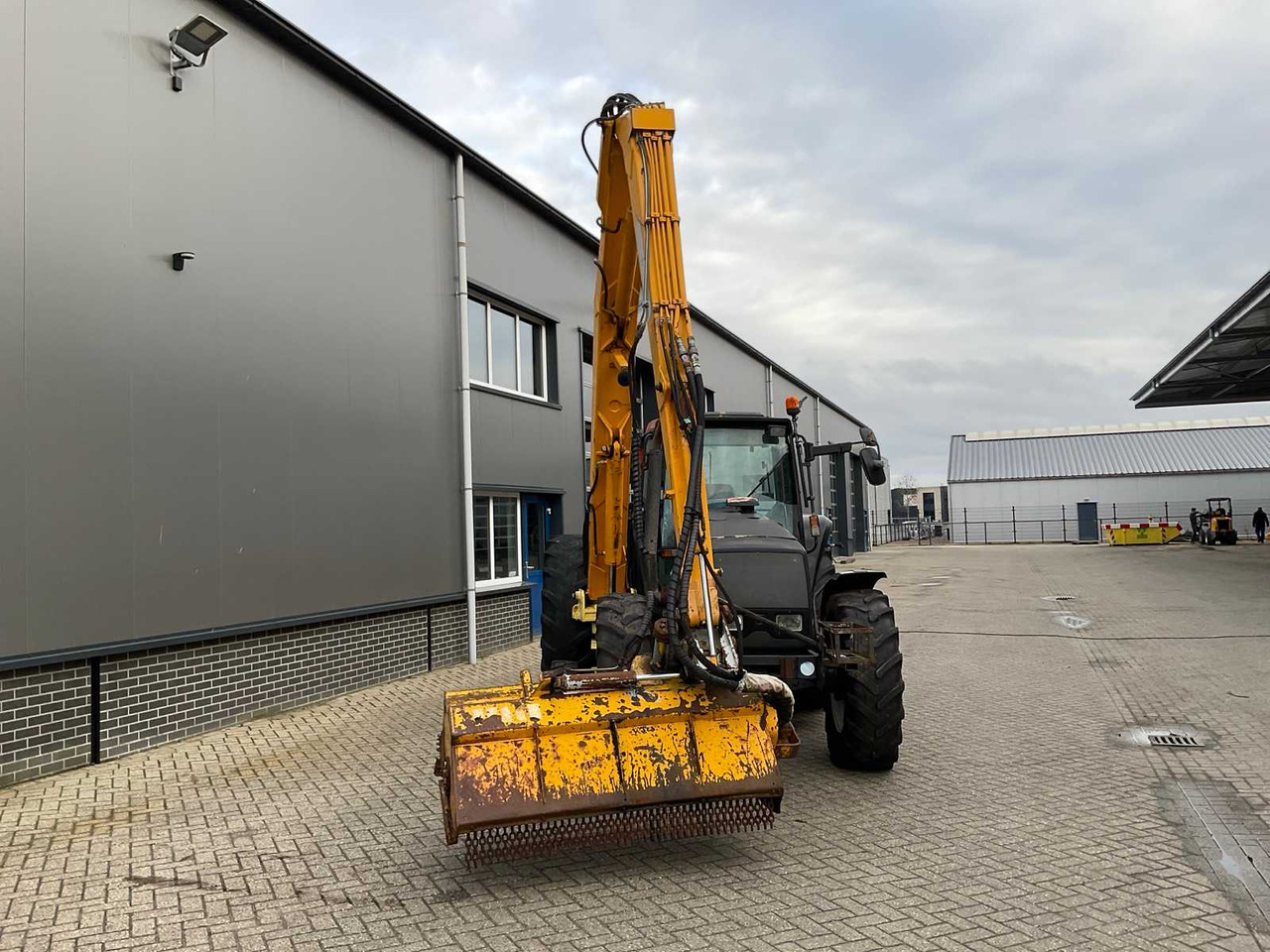 1999 VALTRA VALMET 8150 HITECH ALL-WHEEL DRIVE FARM TRACTOR - Traktor: obrázek 4 1999 VALTRA VALMET 8150 HITECH ALL-WHEEL DRIVE FARM TRACTOR - Traktor: obrázek 4