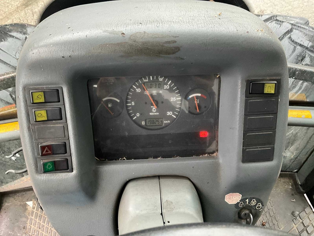 Traktor 2000 VALTRA-VALMET 6650 HITECH TWINTRAC ALL-WHEEL DRIVE FARM TRACTOR: obrázek 27