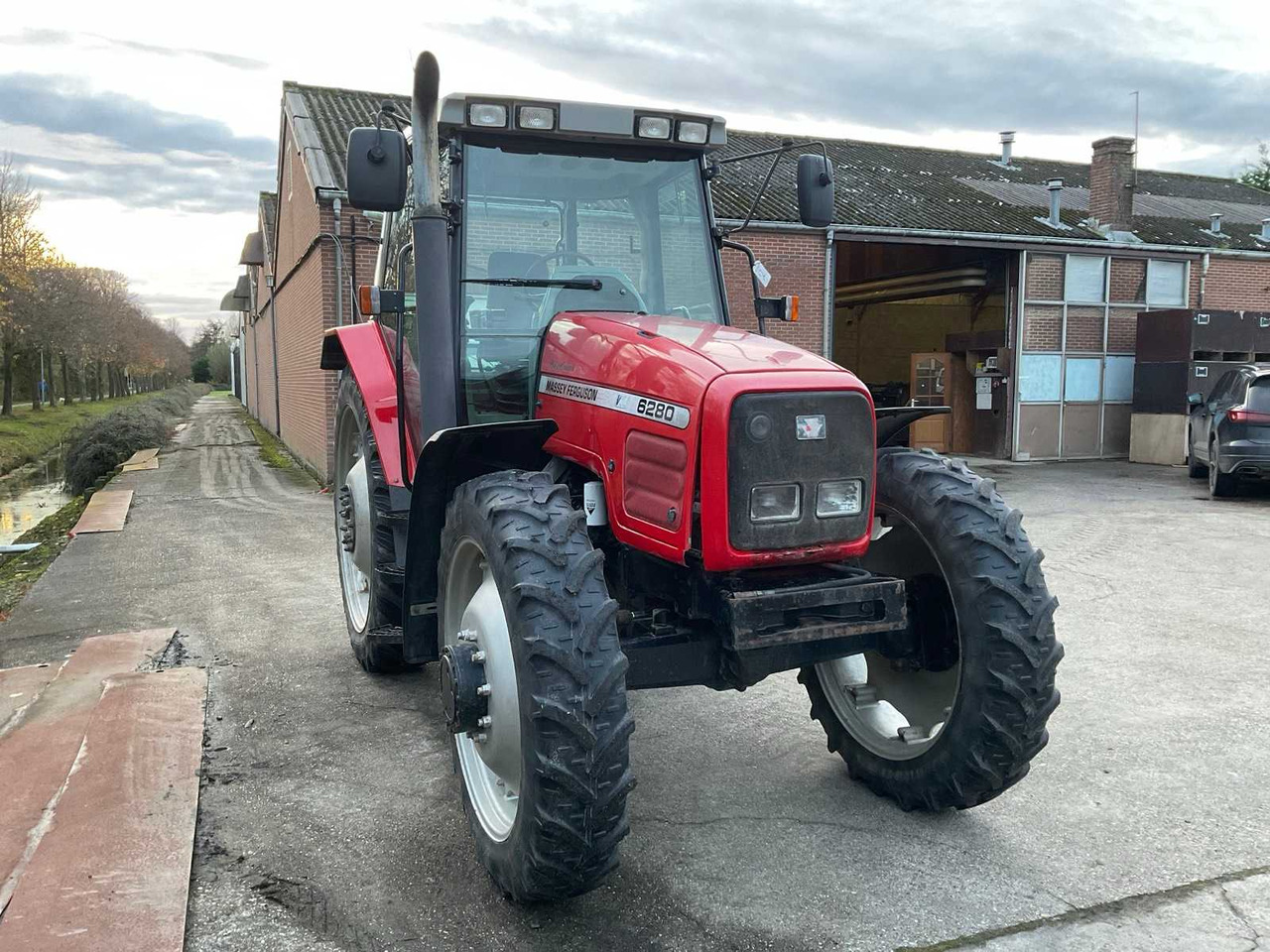 2002 MASSEY FERGUSON 6280 ALL-WHEEL DRIVE FARM TRACTOR - Traktor: obrázek 4 2002 MASSEY FERGUSON 6280 ALL-WHEEL DRIVE FARM TRACTOR - Traktor: obrázek 4
