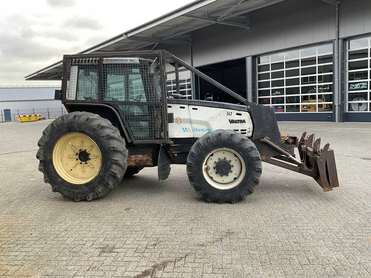 2003 VALTRA 8950 HITECH ALL-WHEEL DRIVE FARM TRACTOR - Traktor: obrázek 5 2003 VALTRA 8950 HITECH ALL-WHEEL DRIVE FARM TRACTOR - Traktor: obrázek 5