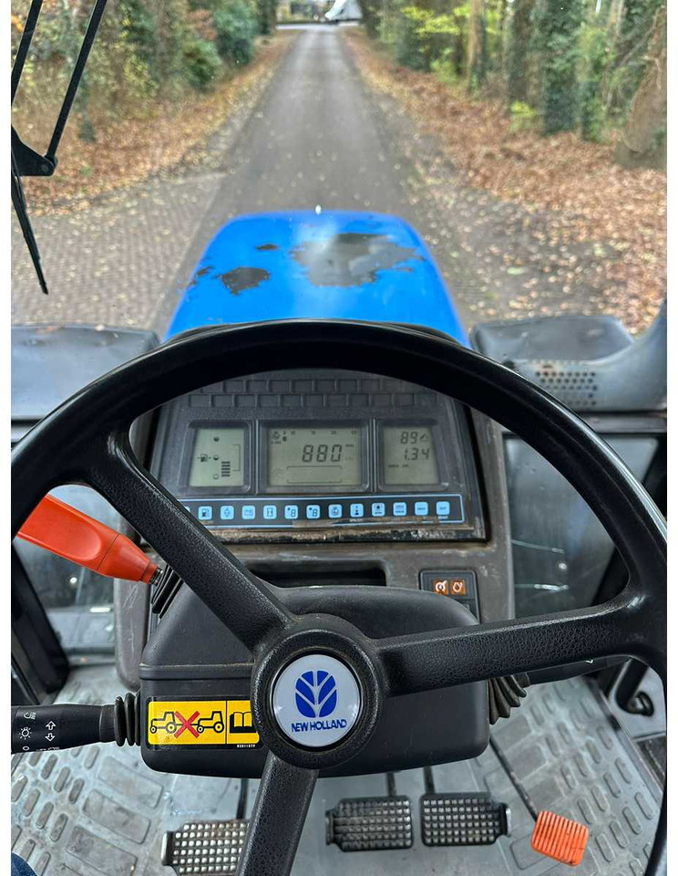 2004 NEW HOLLAND T/M 175 FOUR WHEEL DRIVE FARM TRACTOR - Traktor: obrázek 5 2004 NEW HOLLAND T/M 175 FOUR WHEEL DRIVE FARM TRACTOR - Traktor: obrázek 5