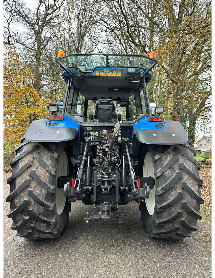 2004 NEW HOLLAND T/M 175 FOUR WHEEL DRIVE FARM TRACTOR - Traktor: obrázek 4 2004 NEW HOLLAND T/M 175 FOUR WHEEL DRIVE FARM TRACTOR - Traktor: obrázek 4