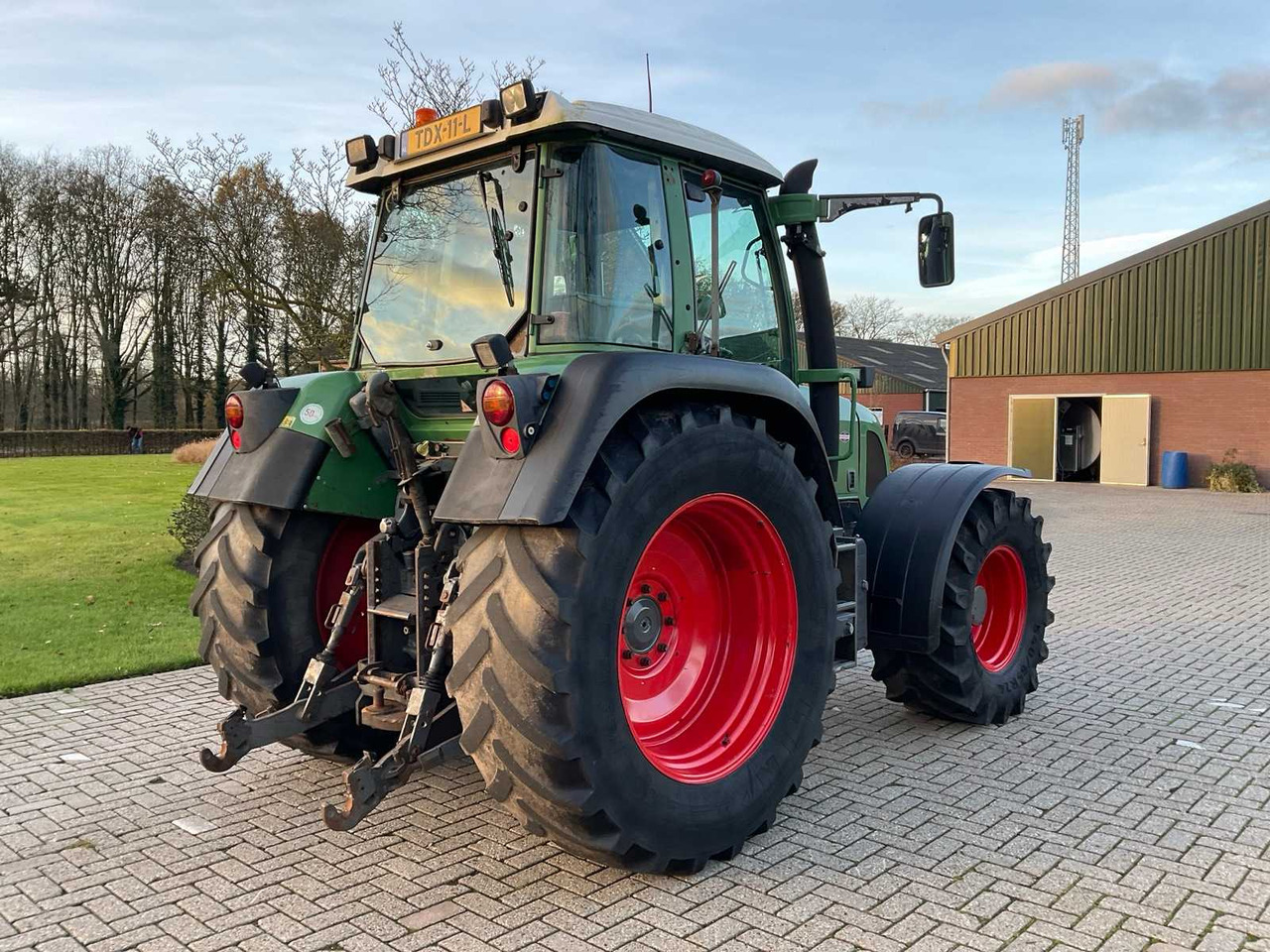 2005 FENDT FARMER 412 VARIO ALL-WHEEL DRIVE FARM TRACTOR - Traktor: obrázek 5 2005 FENDT FARMER 412 VARIO ALL-WHEEL DRIVE FARM TRACTOR - Traktor: obrázek 5