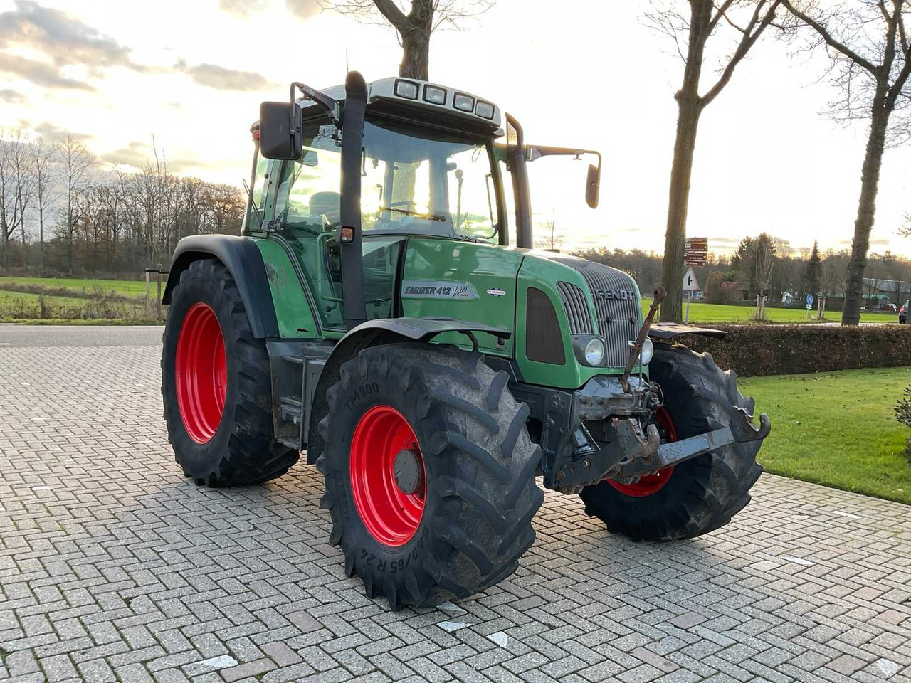 2005 FENDT FARMER 412 VARIO ALL-WHEEL DRIVE FARM TRACTOR - Traktor: obrázek 3 2005 FENDT FARMER 412 VARIO ALL-WHEEL DRIVE FARM TRACTOR - Traktor: obrázek 3