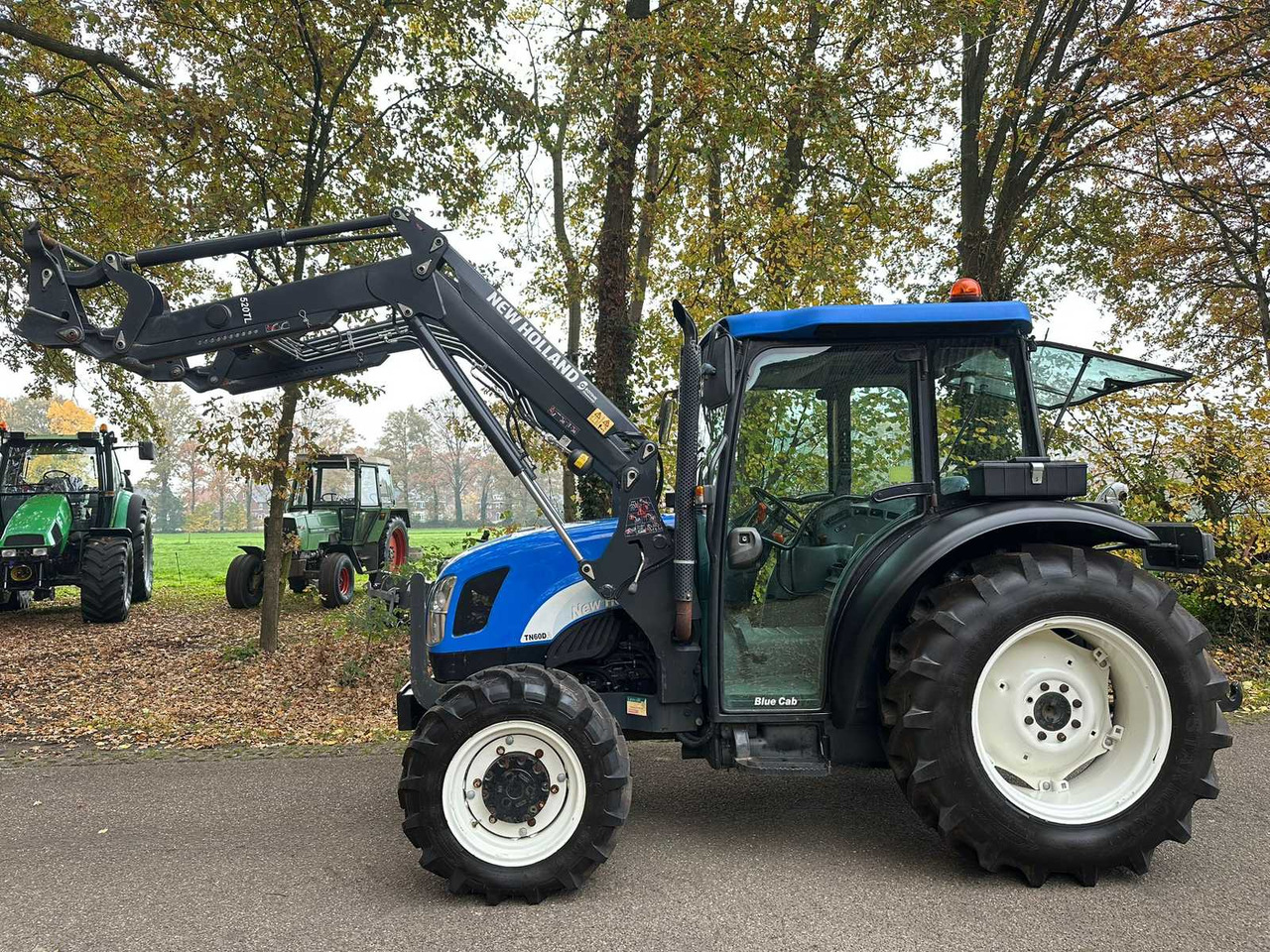 2005 NEW HOLLAND TN60DA ALL-WHEEL DRIVE FARM TRACTOR - Traktor: obrázek 2 2005 NEW HOLLAND TN60DA ALL-WHEEL DRIVE FARM TRACTOR - Traktor: obrázek 2