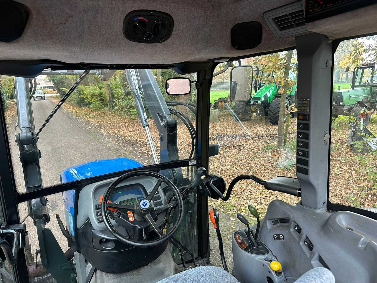 2005 NEW HOLLAND TN60DA ALL-WHEEL DRIVE FARM TRACTOR - Traktor: obrázek 5 2005 NEW HOLLAND TN60DA ALL-WHEEL DRIVE FARM TRACTOR - Traktor: obrázek 5