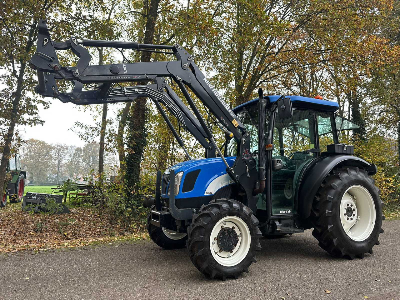 2005 NEW HOLLAND TN60DA ALL-WHEEL DRIVE FARM TRACTOR - Traktor: obrázek 1 2005 NEW HOLLAND TN60DA ALL-WHEEL DRIVE FARM TRACTOR - Traktor: obrázek 1