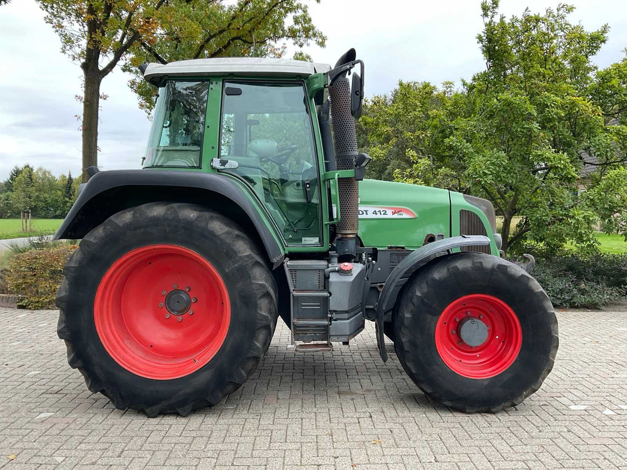 2008 FENDT 412 VARIO TMS ALL-WHEEL DRIVE AGRICULTURAL TRACTOR - Traktor: obrázek 4 2008 FENDT 412 VARIO TMS ALL-WHEEL DRIVE AGRICULTURAL TRACTOR - Traktor: obrázek 4