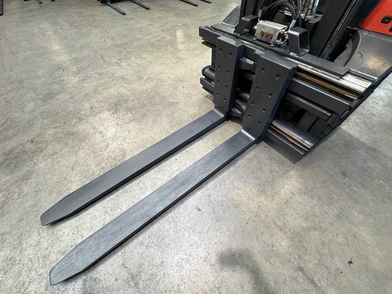 2008 SERVICE + UVV 01/2026 LINDE H35T 3.500KG 3.+4. VALVE WIDER 148CM FORK ADJUSTER GAS FORKLIFT FORKLIFT 10.543 HOURS - Vysokozdvižný vozík: obrázek 4 2008 SERVICE + UVV 01/2026 LINDE H35T 3.500KG 3.+4. VALVE WIDER 148CM FORK ADJUSTER GAS FORKLIFT FORKLIFT 10.543 HOURS - Vysokozdvižný vozík: obrázek 4