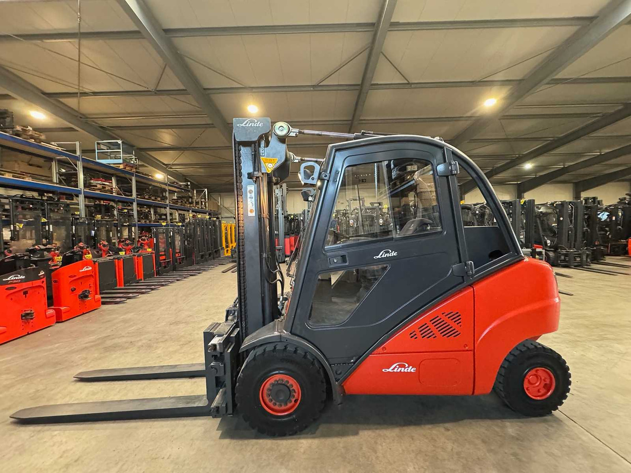 2008 SERVICE + UVV 01/2026 LINDE H35T 3.500KG 3.+4. VALVE WIDER 148CM FORK ADJUSTER GAS FORKLIFT FORKLIFT 10.543 HOURS - Vysokozdvižný vozík: obrázek 1 2008 SERVICE + UVV 01/2026 LINDE H35T 3.500KG 3.+4. VALVE WIDER 148CM FORK ADJUSTER GAS FORKLIFT FORKLIFT 10.543 HOURS - Vysokozdvižný vozík: obrázek 1