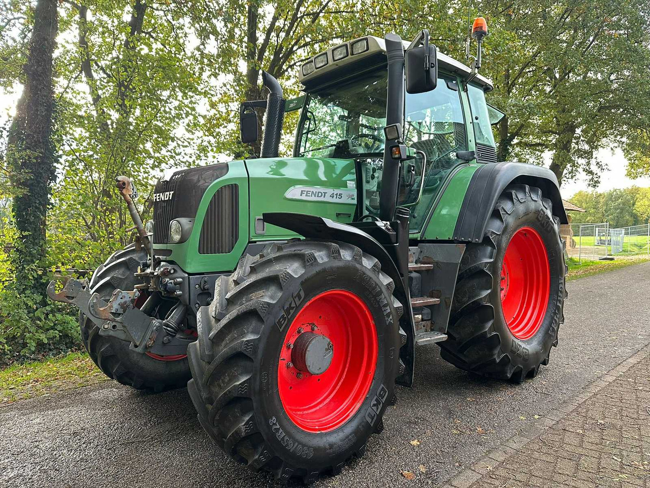 2010 FENDT 415 VARIO TMS ALL-WHEEL DRIVE AGRICULTURAL TRACTOR - Traktor: obrázek 1 2010 FENDT 415 VARIO TMS ALL-WHEEL DRIVE AGRICULTURAL TRACTOR - Traktor: obrázek 1