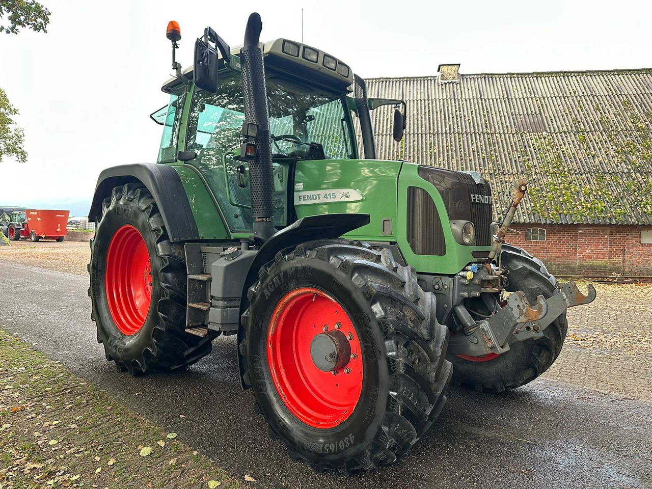 2010 FENDT 415 VARIO TMS ALL-WHEEL DRIVE AGRICULTURAL TRACTOR - Traktor: obrázek 3 2010 FENDT 415 VARIO TMS ALL-WHEEL DRIVE AGRICULTURAL TRACTOR - Traktor: obrázek 3