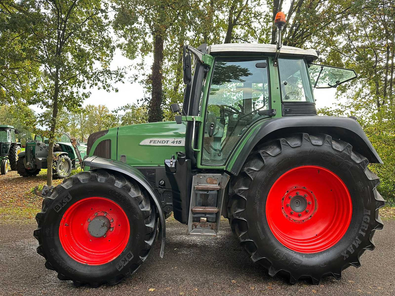 2010 FENDT 415 VARIO TMS ALL-WHEEL DRIVE AGRICULTURAL TRACTOR - Traktor: obrázek 2 2010 FENDT 415 VARIO TMS ALL-WHEEL DRIVE AGRICULTURAL TRACTOR - Traktor: obrázek 2