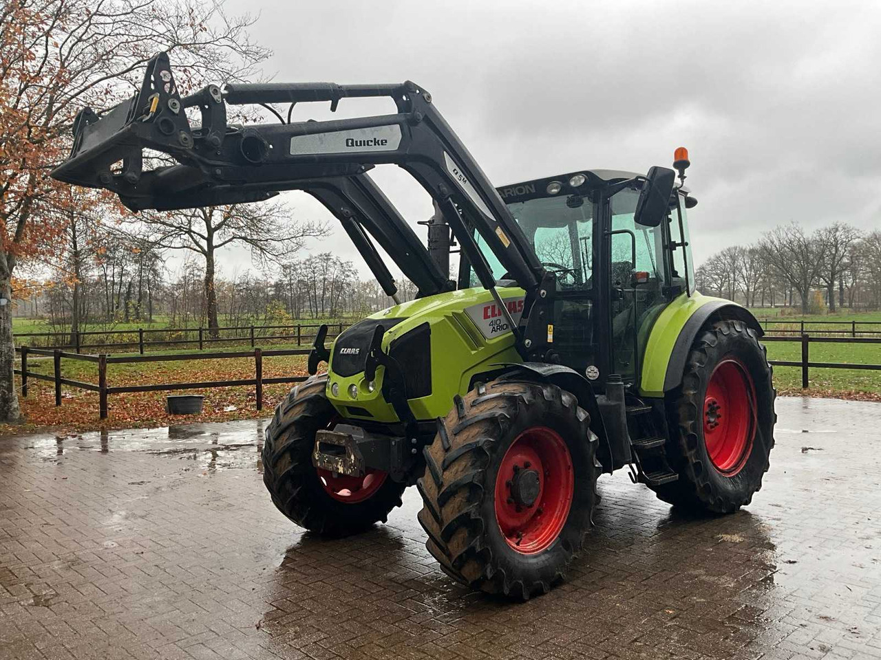 2011 CLAAS ARION 420 FOUR-WHEEL DRIVE FARM TRACTOR WITH FRONT LOADER - Traktor: obrázek 2 2011 CLAAS ARION 420 FOUR-WHEEL DRIVE FARM TRACTOR WITH FRONT LOADER - Traktor: obrázek 2