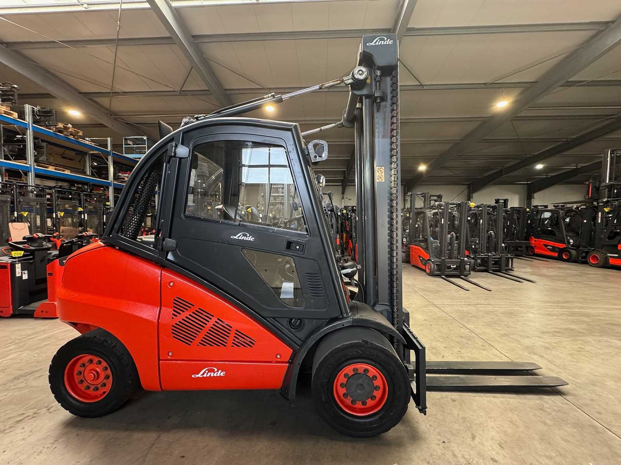 2011 LINDE H50D 5,000KG 3RD VALVE CAB DIESEL FORKLIFT VW ENGINE FORKLIFT - Vysokozdvižný vozík: obrázek 5 2011 LINDE H50D 5,000KG 3RD VALVE CAB DIESEL FORKLIFT VW ENGINE FORKLIFT - Vysokozdvižný vozík: obrázek 5